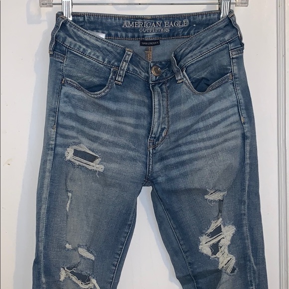 Light wash distressed jeans - Picture 10 of 14